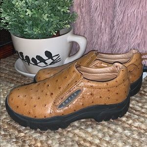 New Roper performance ostrich print size 5